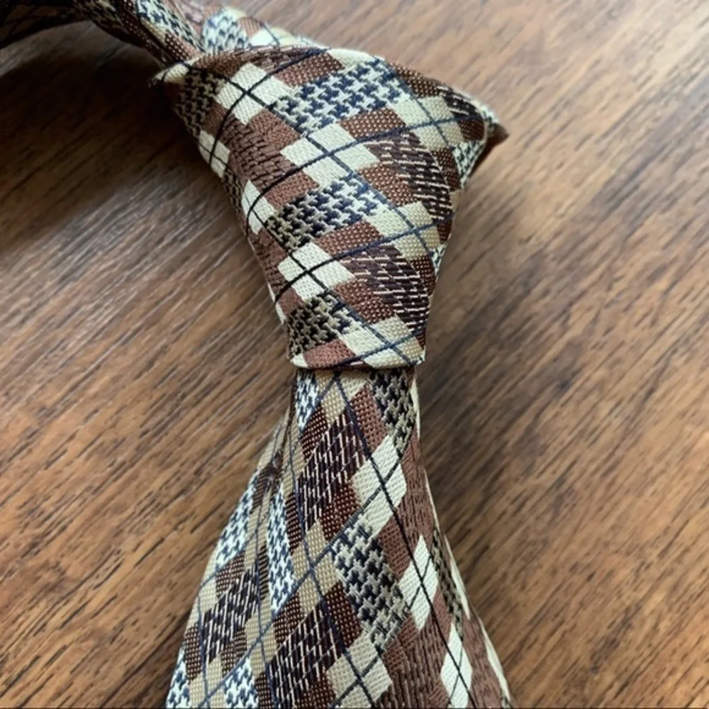 Michiko Koshino London Houndstooth Plaid Necktie